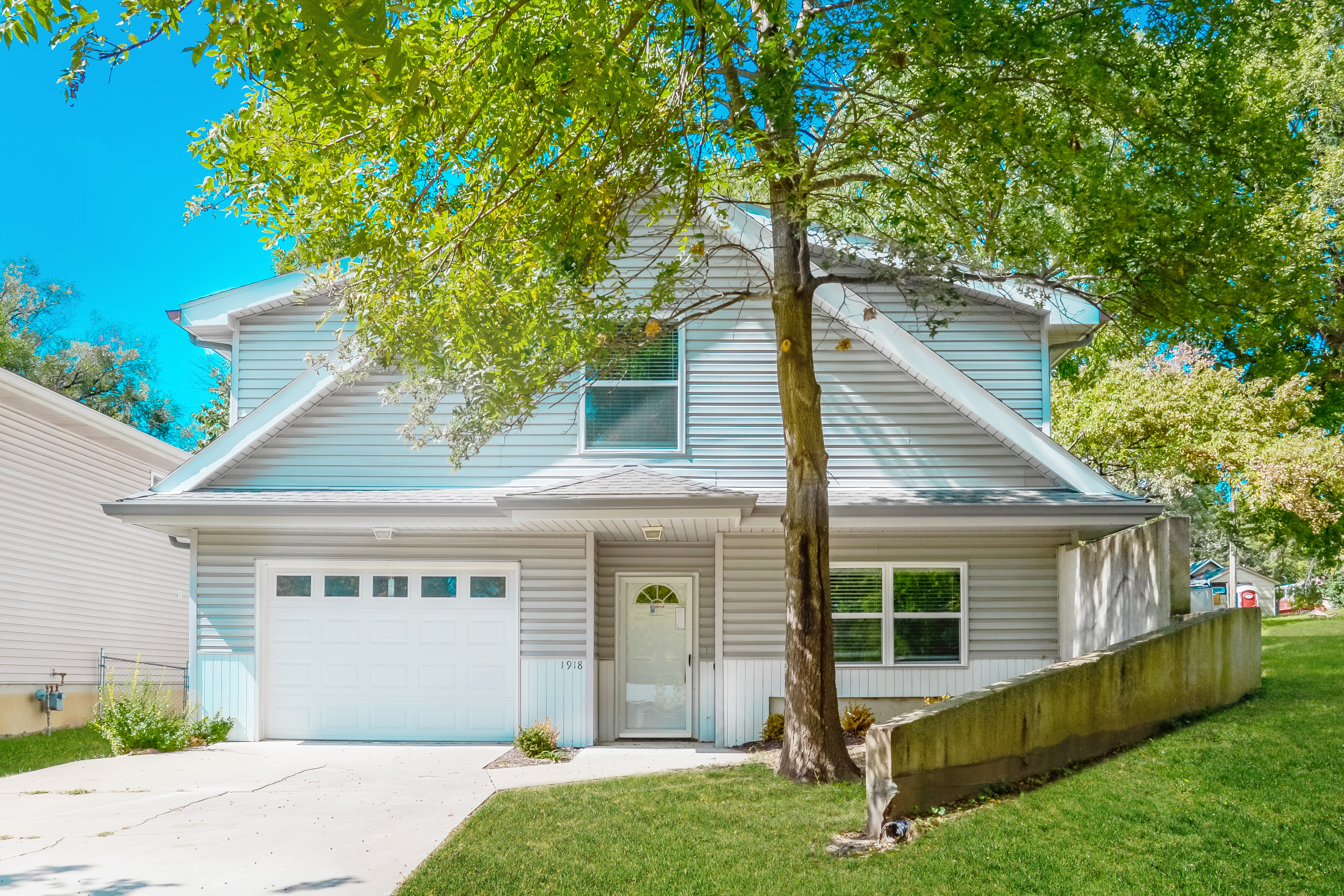 1918 W 7TH ST LEAVENWORTH, KS 66048